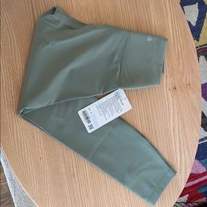 NWT lululemon Wunder Train high rise 25” size 6